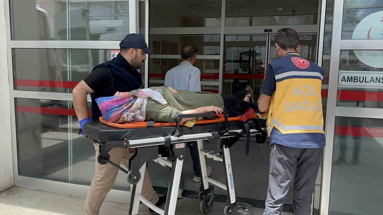 Otomobil şarampole devrildi: 8 yaralı