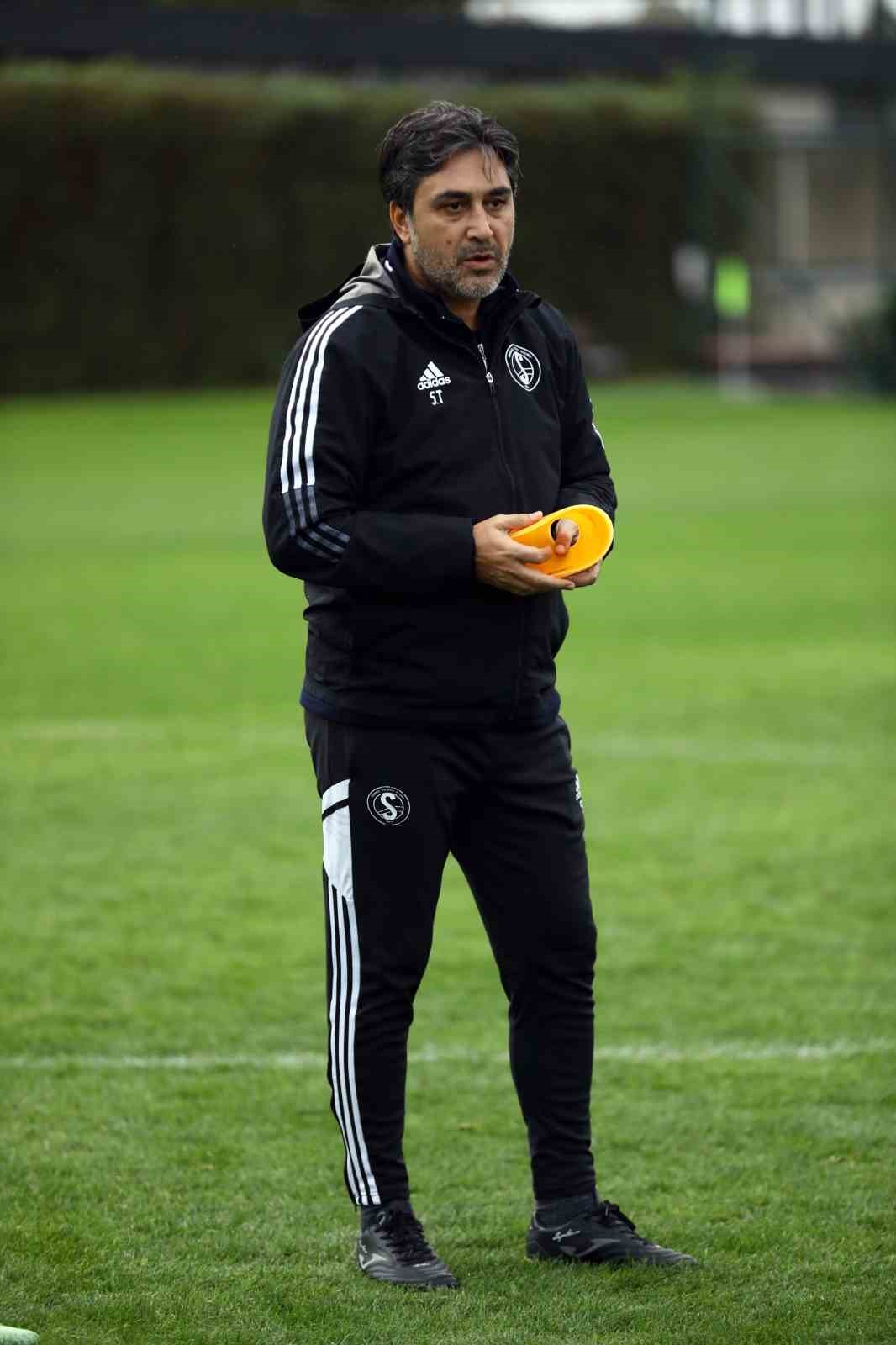 Sebahattin Tekin: "Yurt dışında disiplin, Türkiye’de ise doğaçlama daha baskın"