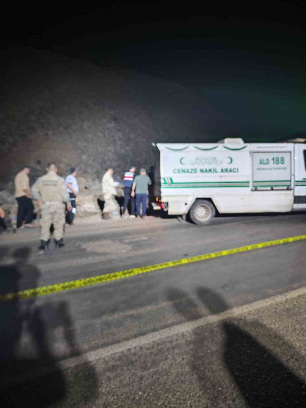 Gaziantep’te kontrolden çıkan motosiklet devrildi: 2 genç hayatını kaybetti