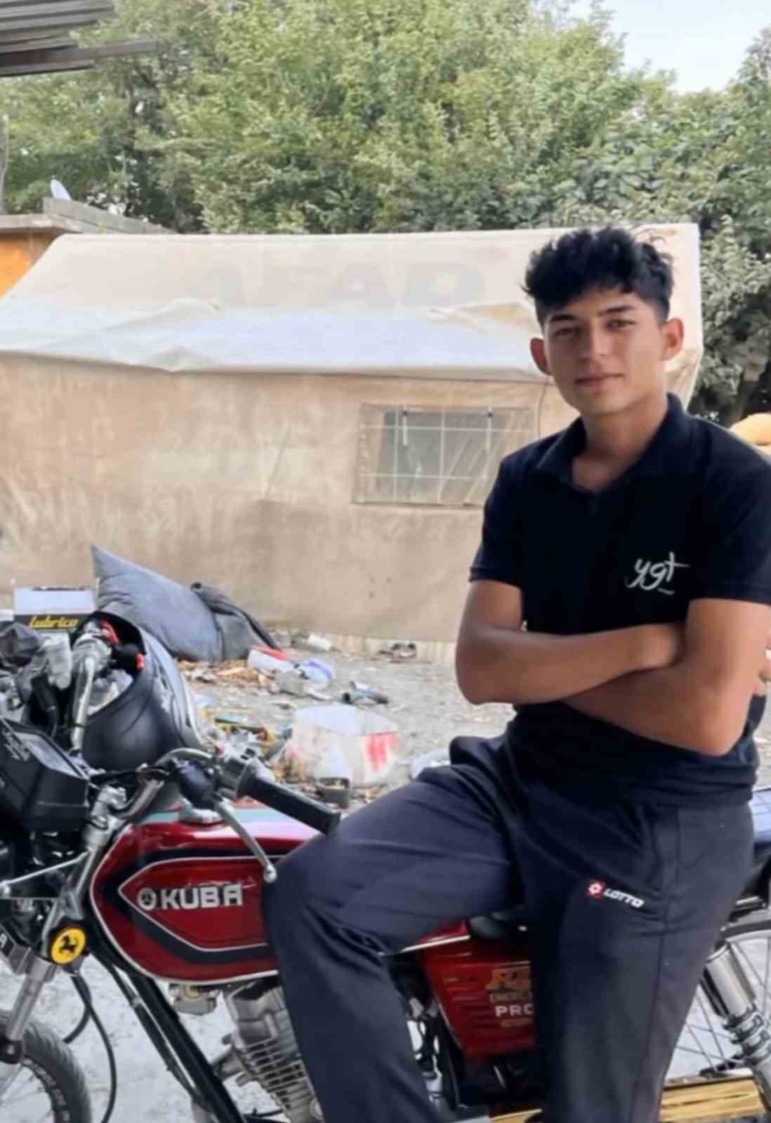 Gaziantep&rsquo;te kontrolden &ccedil;ıkan motosiklet devrildi: 2 gen&ccedil; hayatını kaybetti
