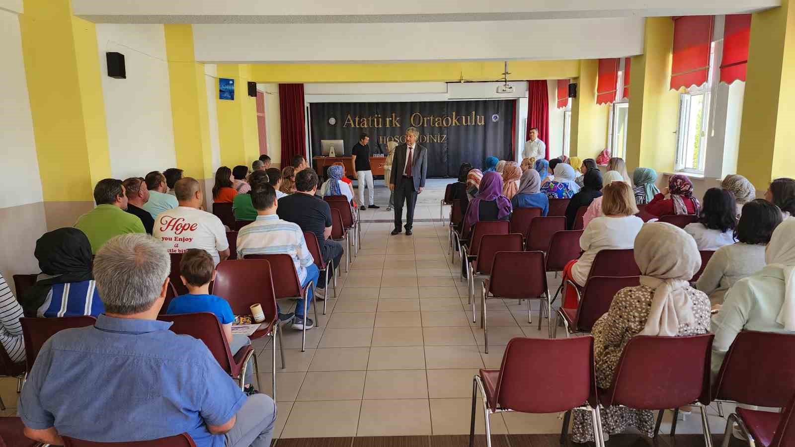 Kütahya MEM Müdürü Yılmaz, öğretmenlerle bir araya geldi