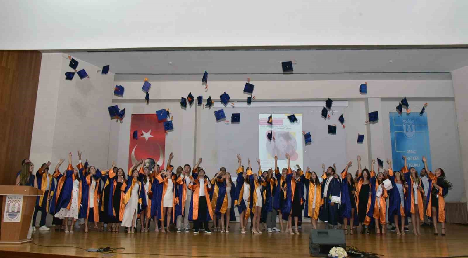 MSKÜ, mezun öğrencilerini uğurlamaya devam ediyor