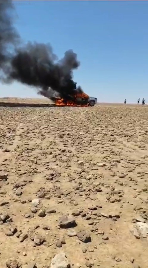 Şanlıurfa&rsquo;da kamyonet alev topuna d&ouml;nd&uuml;
