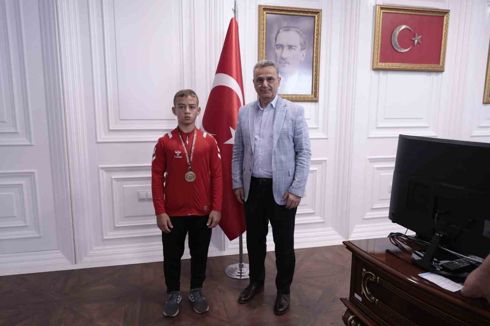 İlkadımlı sporcular başarıya doymuyor