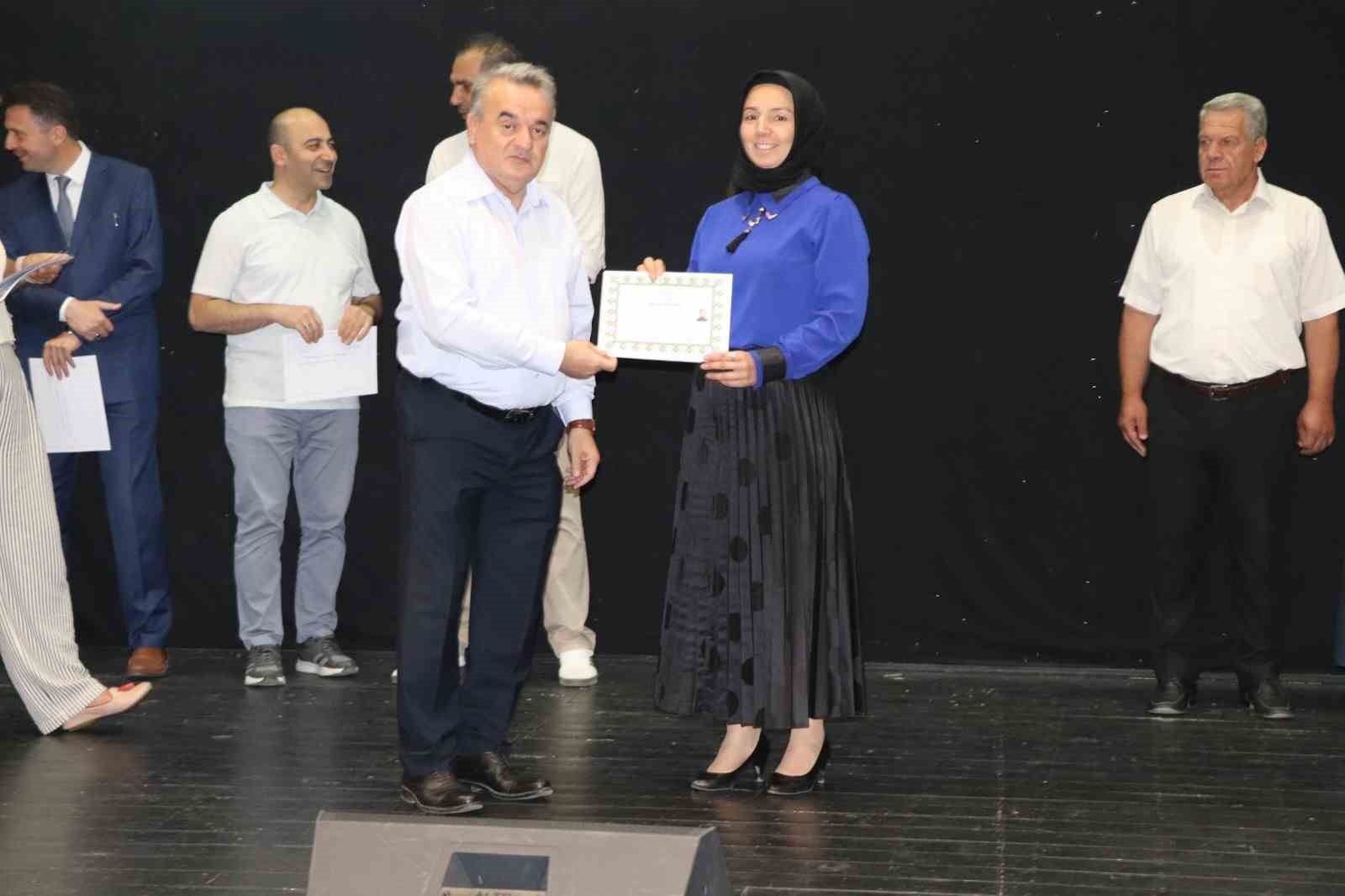 Bozüyük’te öğretmenlere başarı belgesi