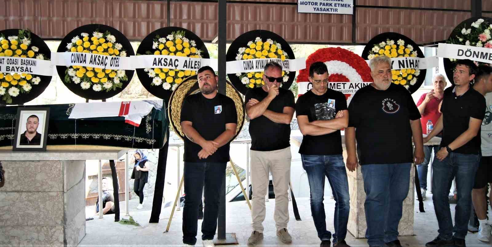 Ayvalık’ta genç iş insanı Murat Ustalı gözyaşlarıyla son yolculuğuna uğurlandı