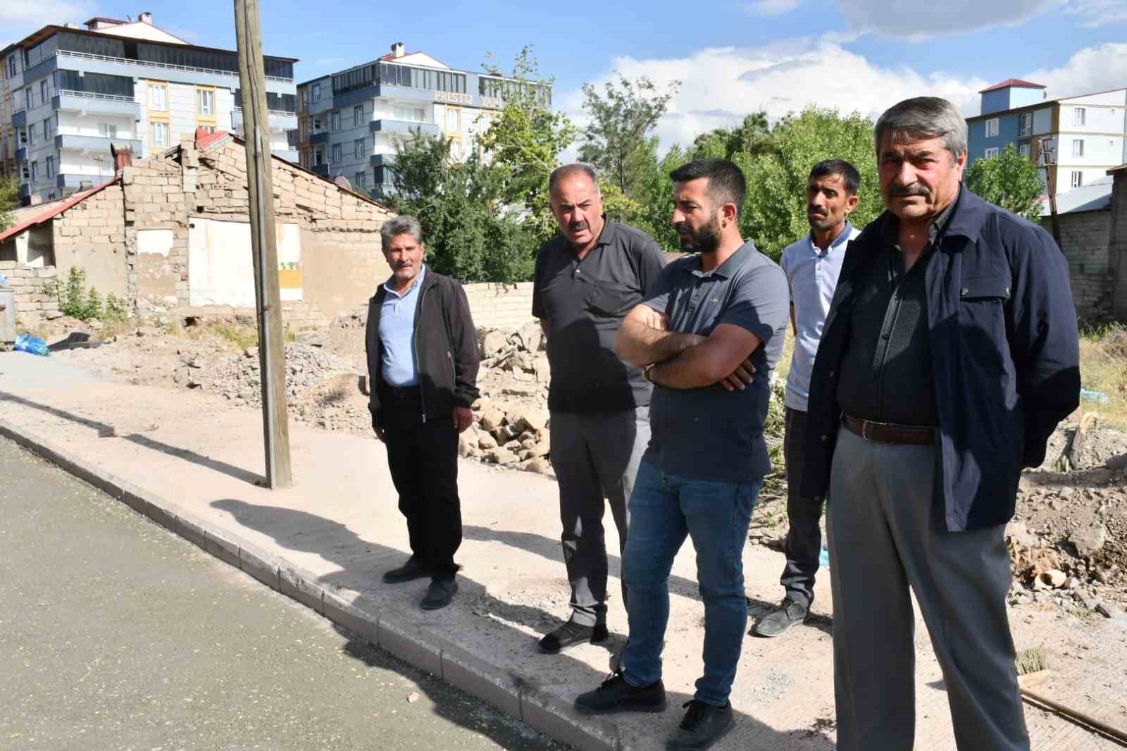 Patnos&rsquo;ta yol &ccedil;alışmaları başladı
