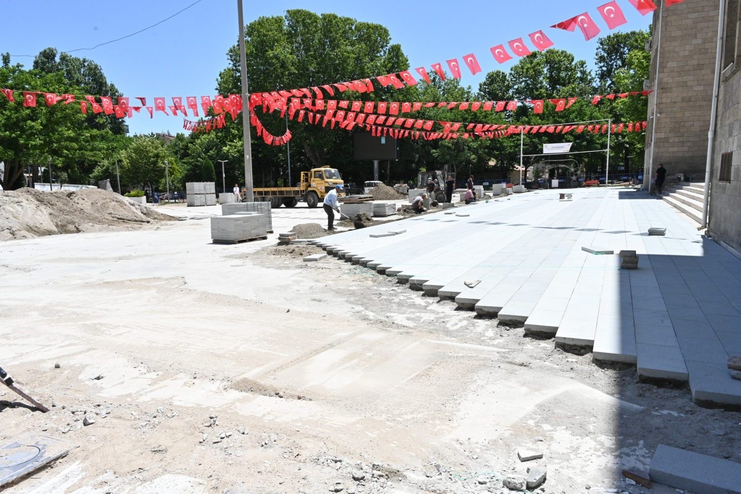 15 Temmuz Cumhuriyet ve Demokrasi Meydanı yenileniyor
