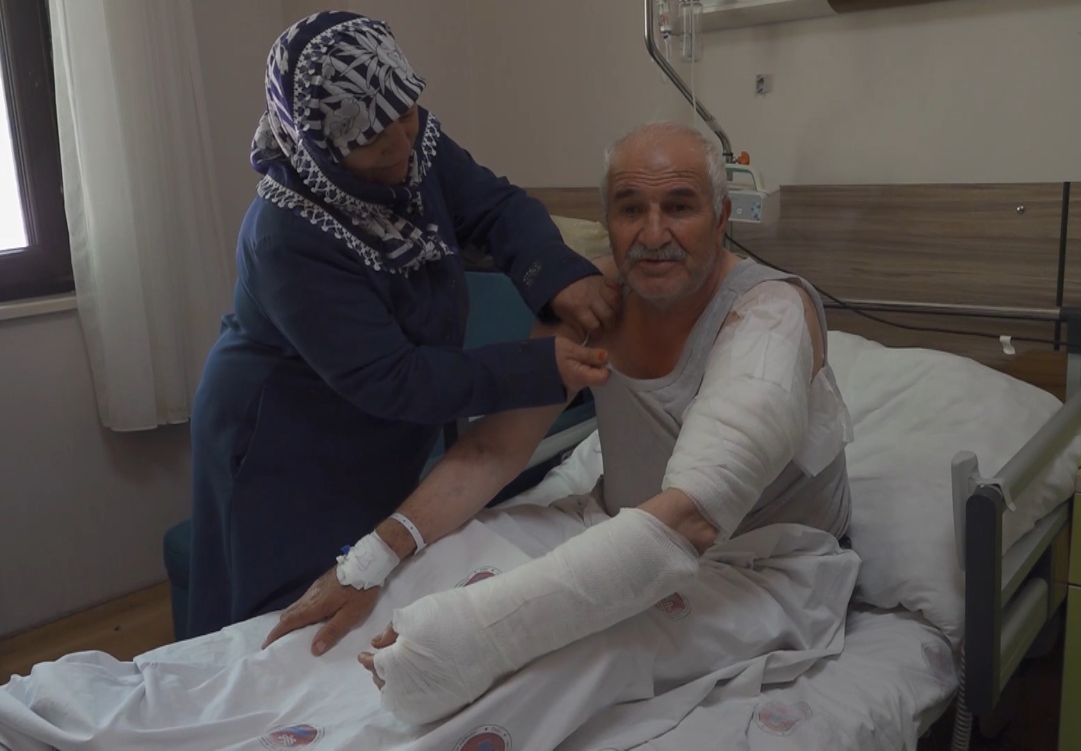 Ot bi&ccedil;en vatandaş kurdun saldırısına uğradı
