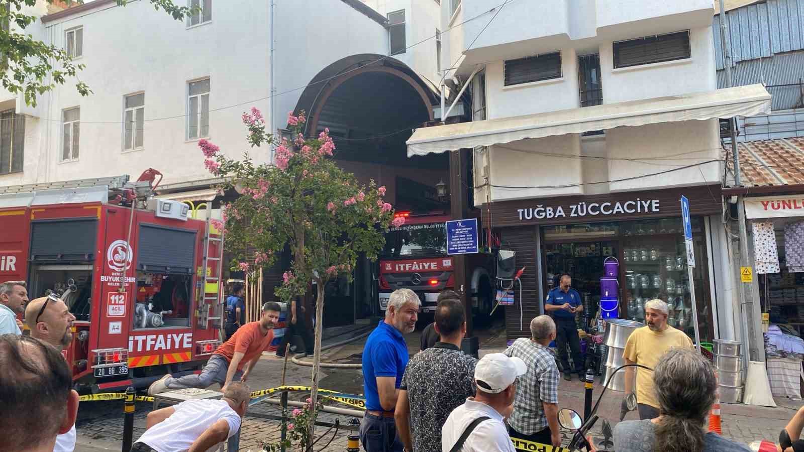 Tarihi çarşıda çıkan yangında zaman karşı mücadele veriliyor