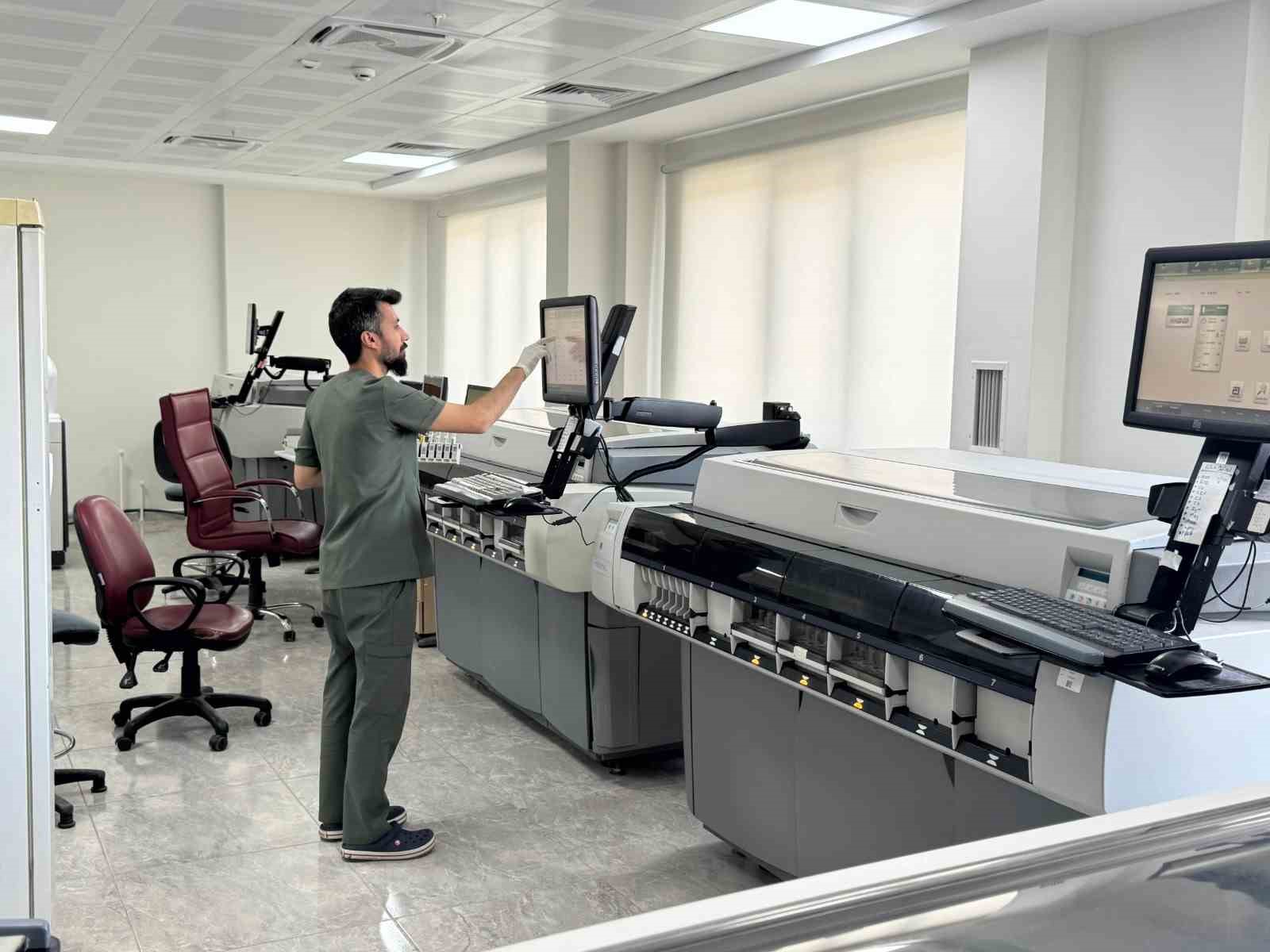 Gazi Yaşargil Eğitim ve Araştırma Hastanesi merkez laboratuvarı yeni yerleşkesine taşındı