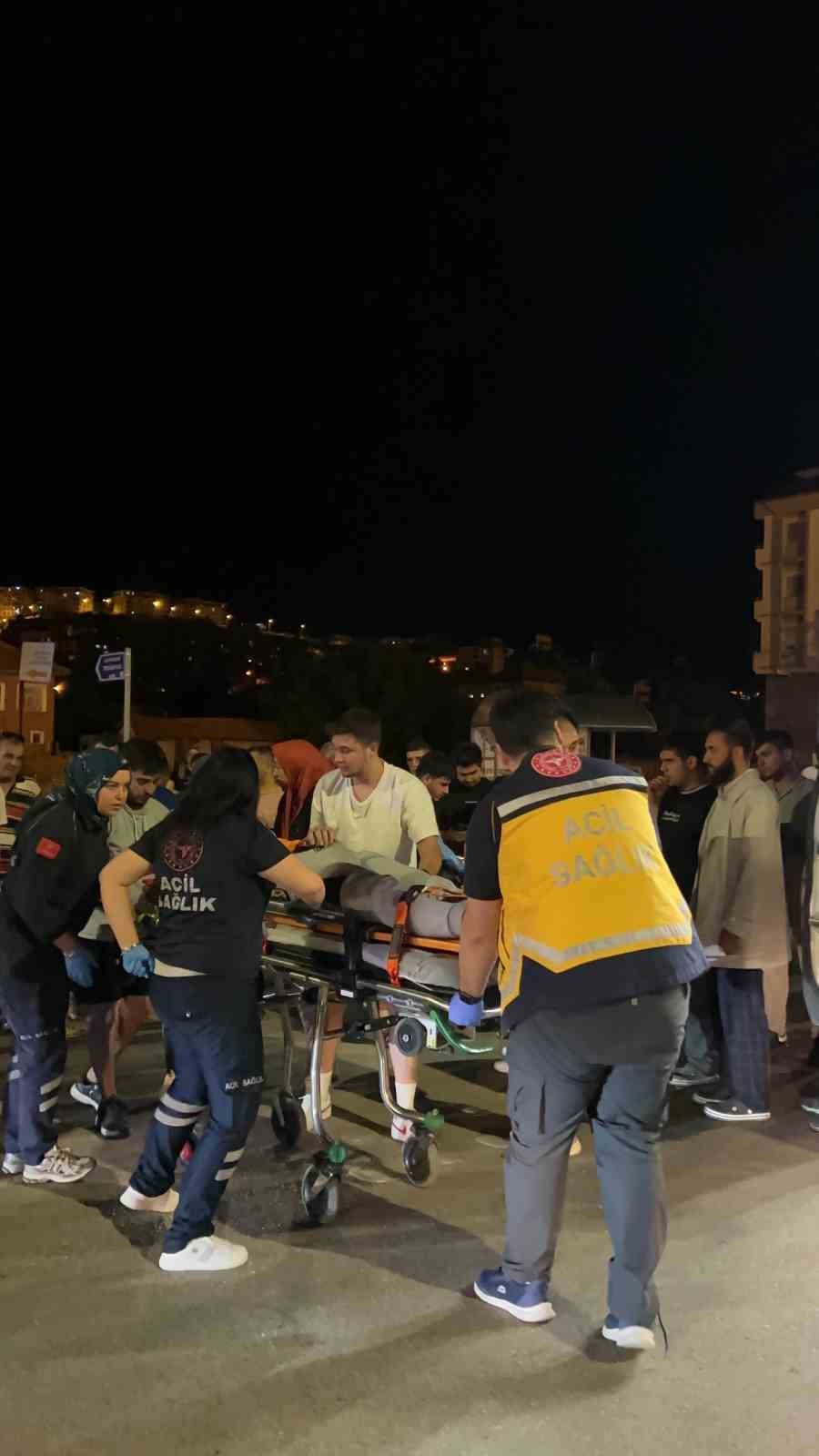 Bucak&rsquo;ta kamyonet ile motosiklet &ccedil;arpıştı: 1 yaralı
