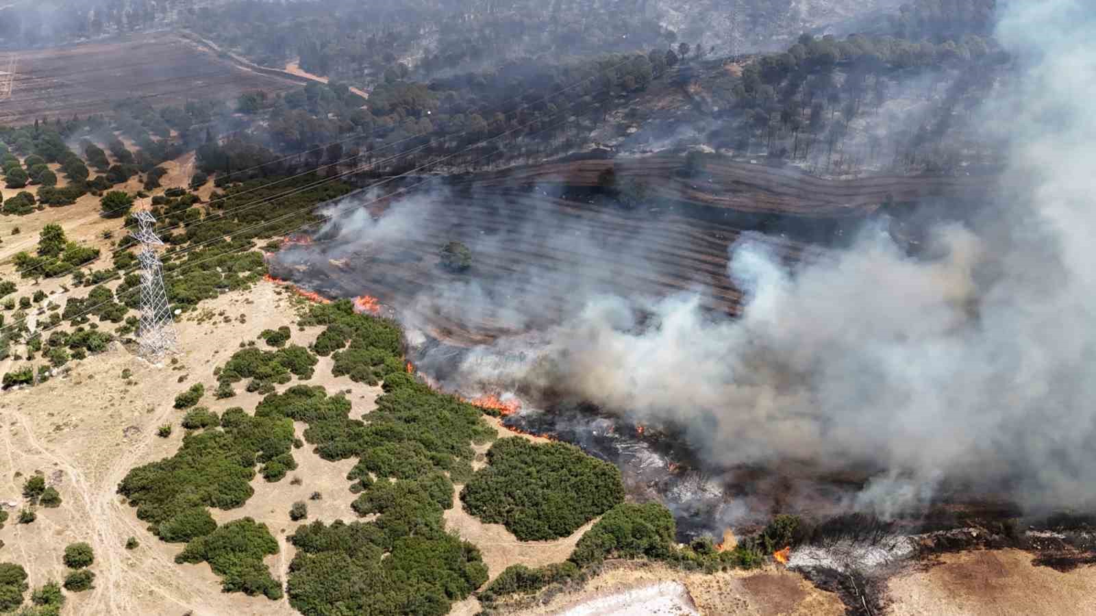 Ezine&rsquo;de &ccedil;ıkan orman yangını dron ile g&ouml;r&uuml;nt&uuml;lendi
