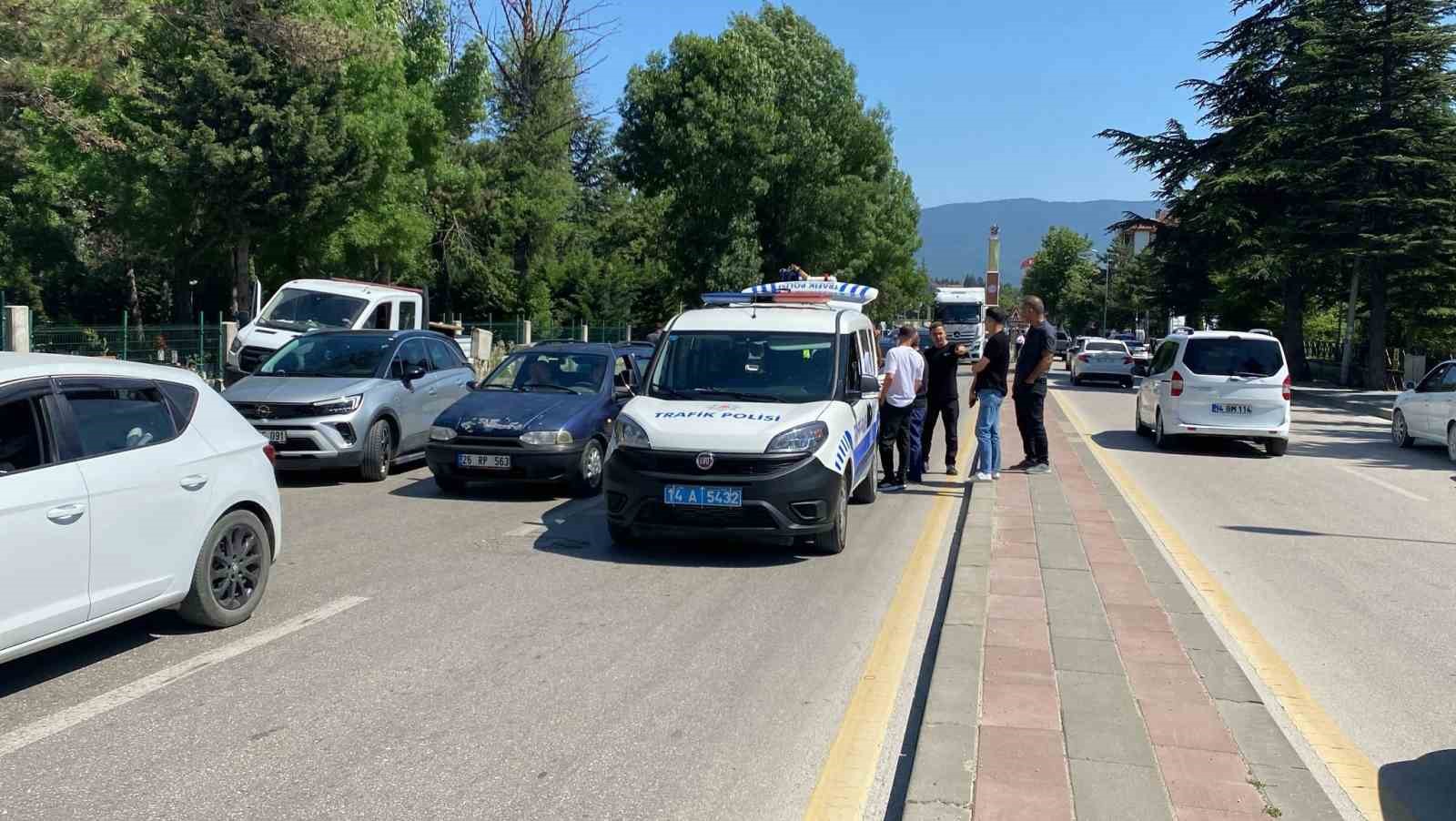 Bolu’da yola aniden çıkan 7 yaşındaki çocuğa otomobil çarptı: O anlar, güvenlik kamerasına yansıdı
