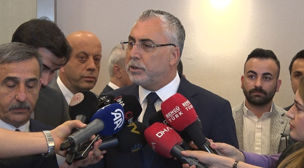 Bakan Işıkhan: "(Kamu Çerçeve Protokolü) Bu hafta içerisinde de ikinci teklifimizi TÜHİS aracılığıyla yine işçi sendikalarımıza ileteceğiz"