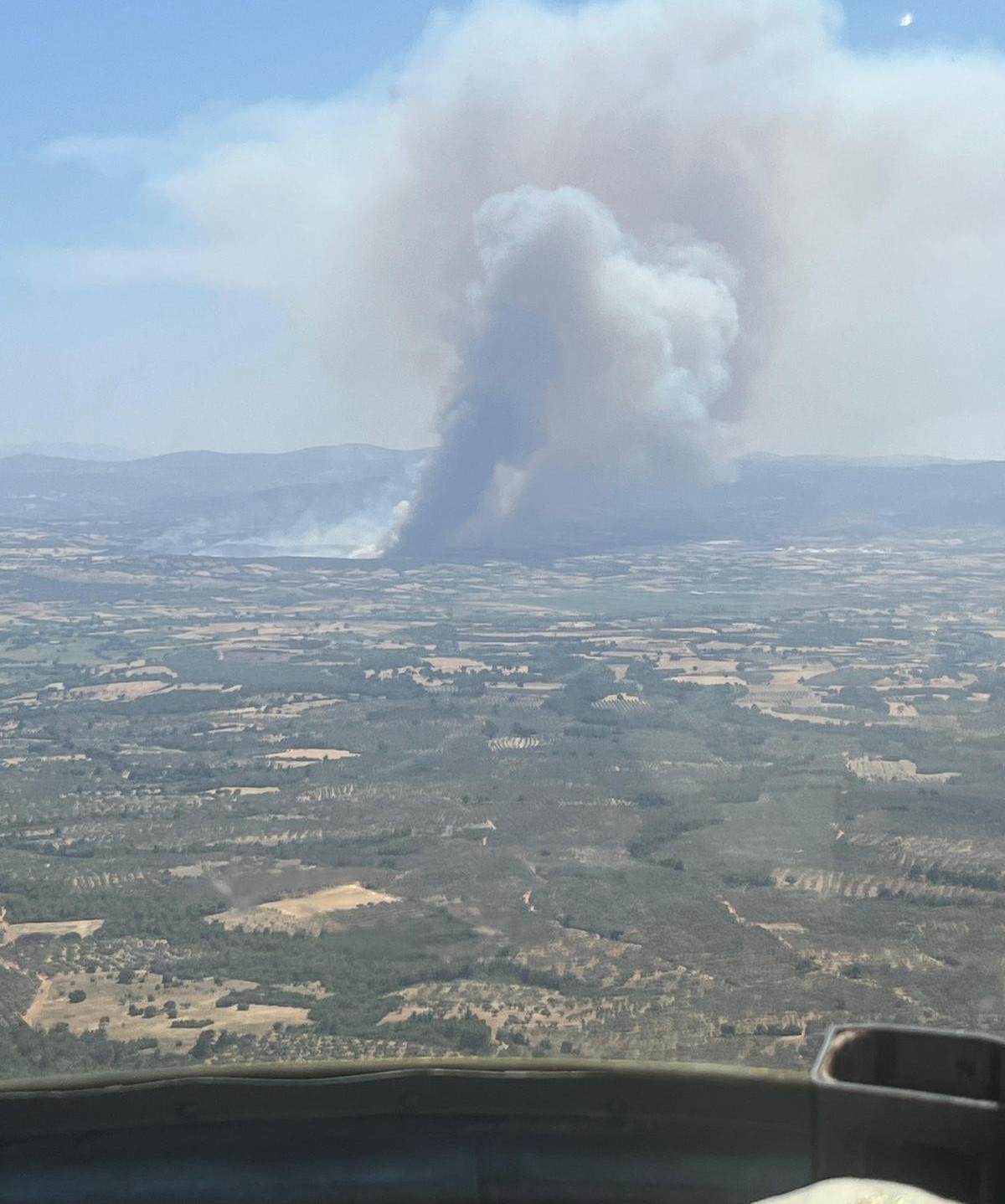 &Ccedil;anakkale Valiliği: Yerleşim yerlerini tahliyeyi gerektirir bir risk bulunmamaktadır
