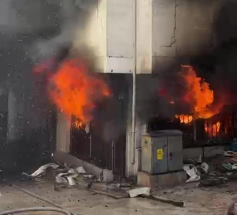 Tarihi çarşıdaki yangında çevre işyerleri tahliye edildi