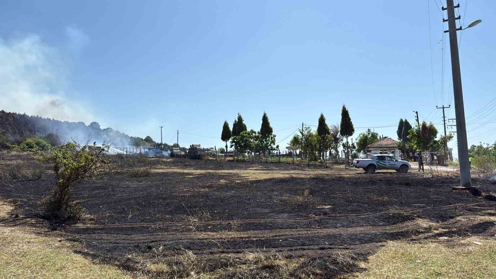 Sakarya&rsquo;daki ormanlık alanda yangın: Havadan ve karadan m&uuml;dahale ediliyor
