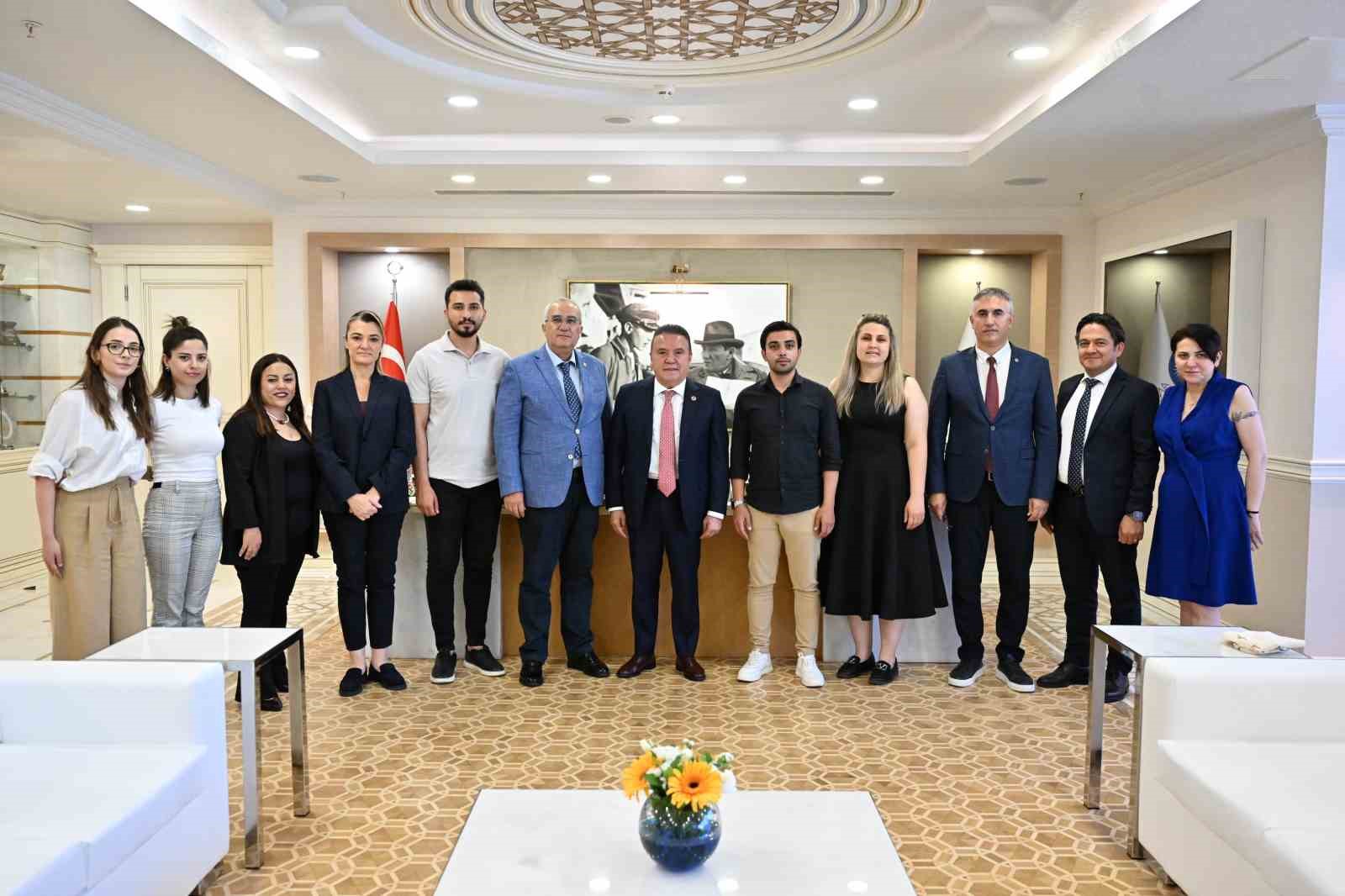 Başkan Böcek: "Benim çalışmalarımda parti ve siyaset ayrımı yoktur"