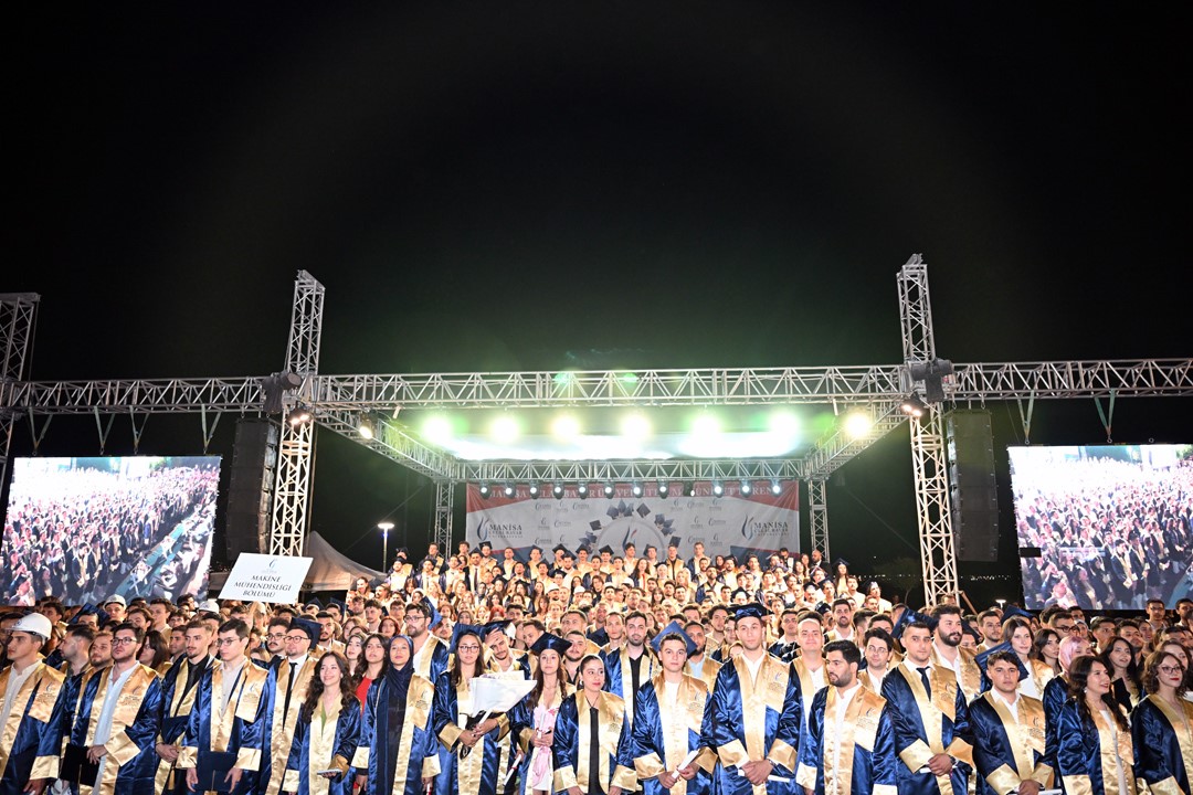 Manisa Celal Bayar Üniversitesi 824 mühendis mezun etti
