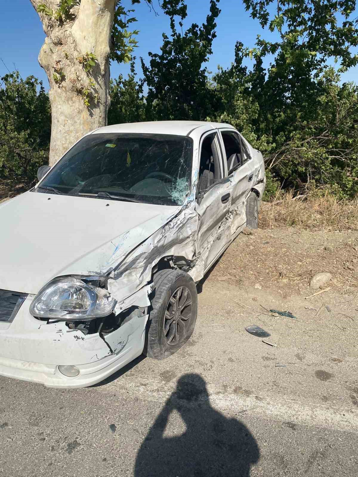 Kırıkhan&rsquo;da trafik kazası:  4 yaralı
