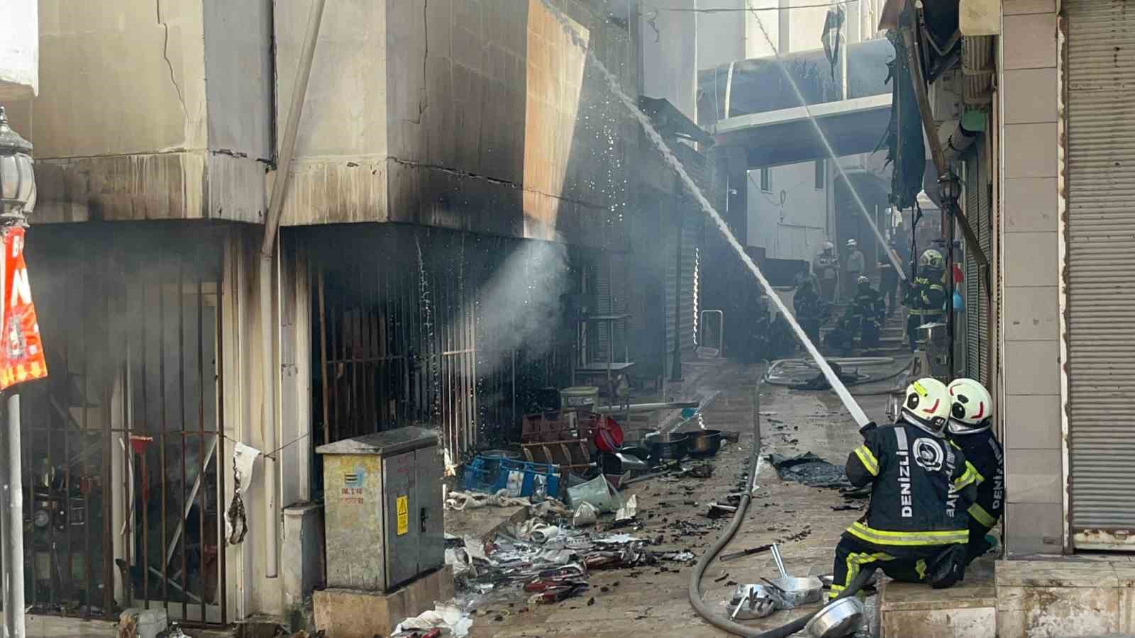 Tarihi çarşıdaki yangın kontrol altına alındı