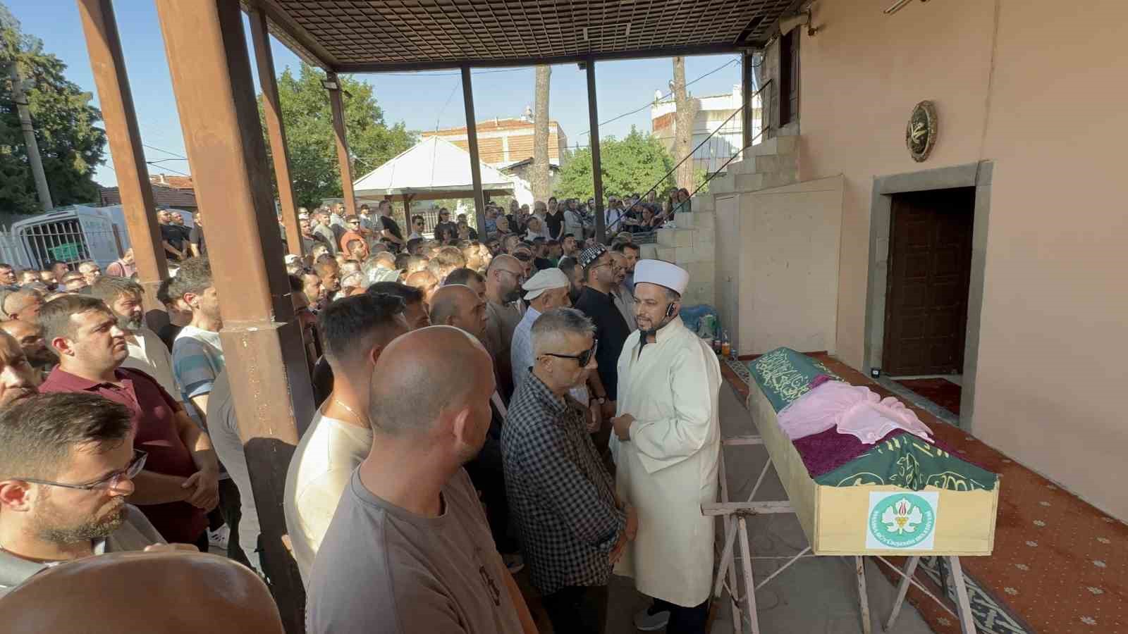 Havuza düşerek hayatını kaybeden minik Nazlı’ya acı veda