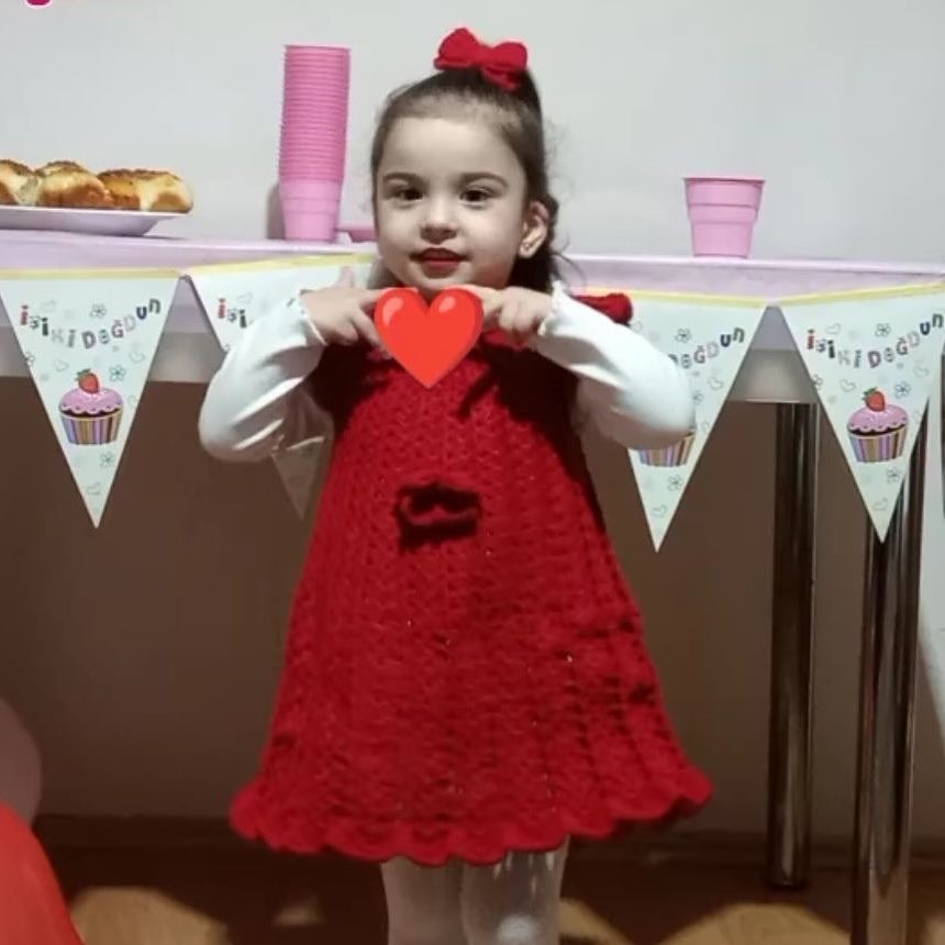 Havuza d&uuml;şerek hayatını kaybeden minik Nazlı&rsquo;ya acı veda
