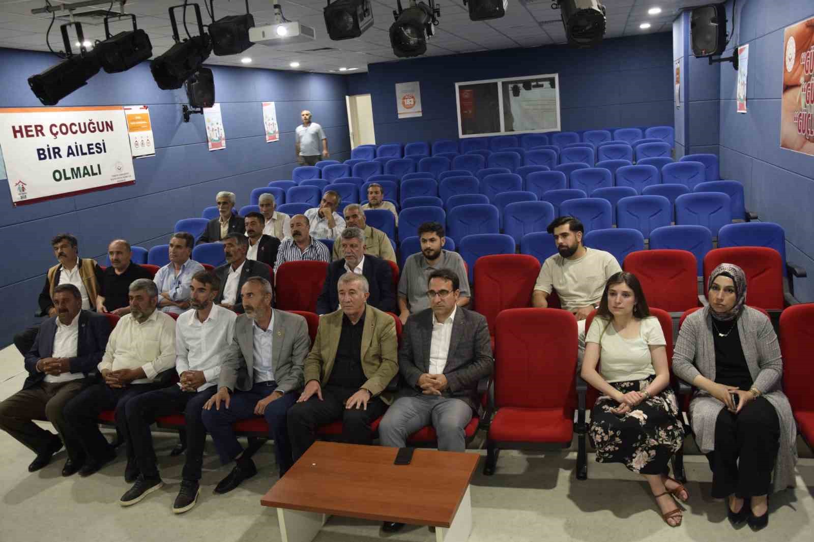Muş’ta muhtarlara "Koruyucu Aile Olmak" eğitimi verildi