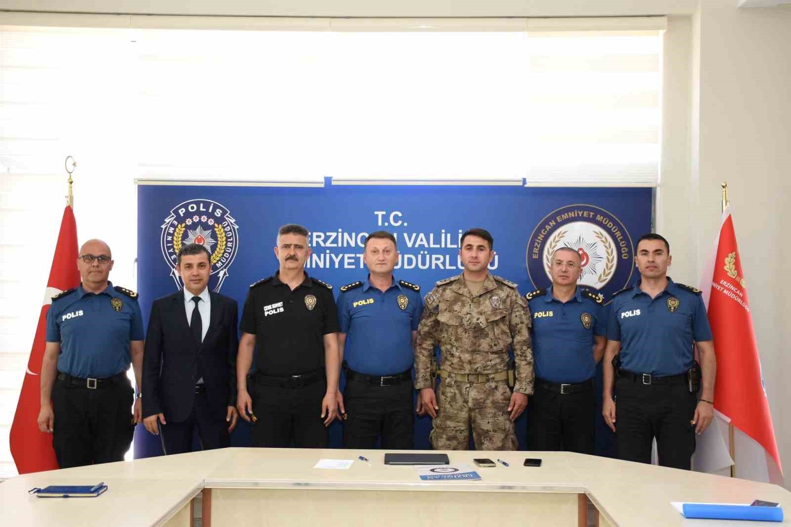 Sınır &ouml;tesinde g&ouml;revlendirilen polisler uğurlandı
