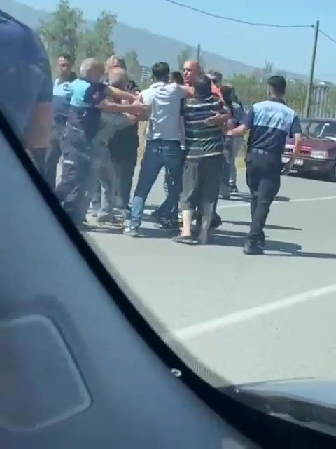 Ka&ccedil;ak yapı yıkımında gerginlik: 1 yaralı, 2 g&ouml;zaltı
