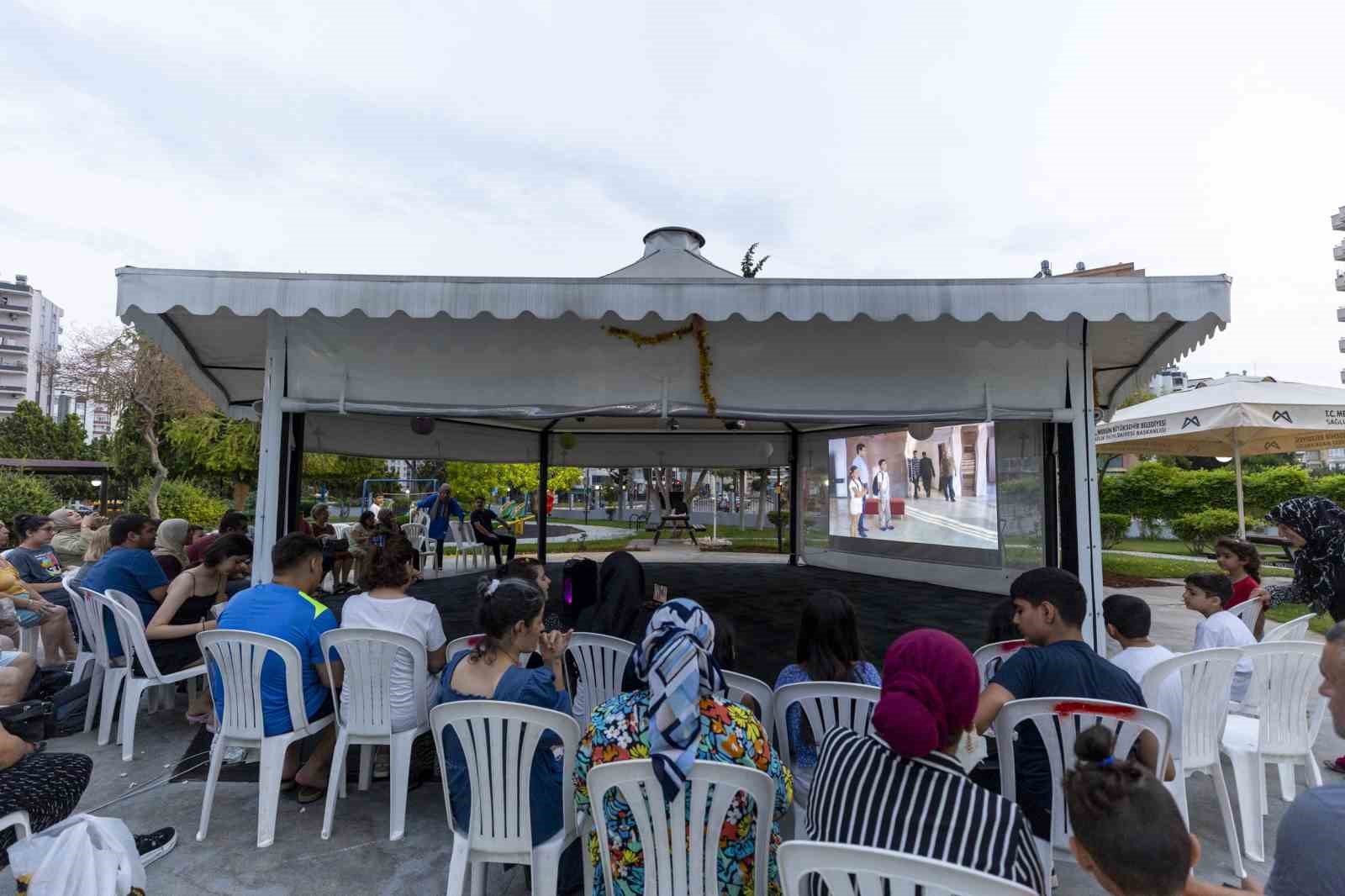 Özel çocuklu aileler açık hava sinemasında buluştu