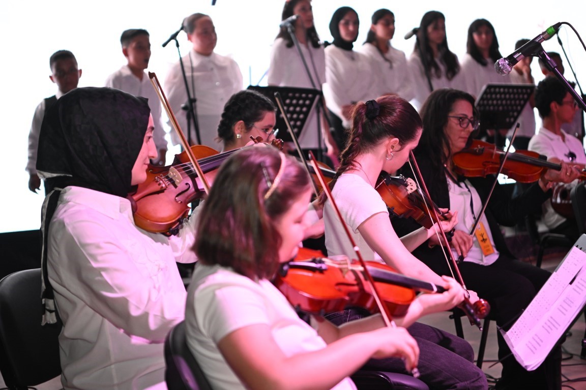 Öğrencilerin sahne performansları ilgi gördü
