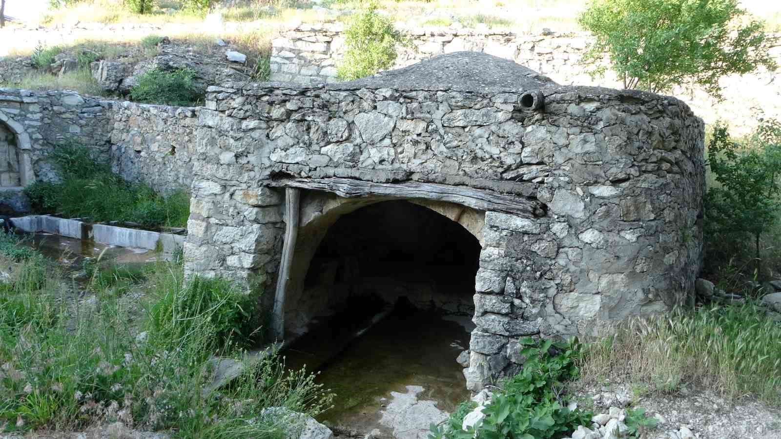 Asırlık Selçuklu çeşmeleri zamana direniyor
