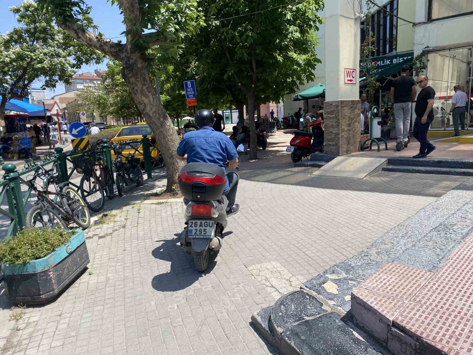 Motosikletler için kural yok gibi