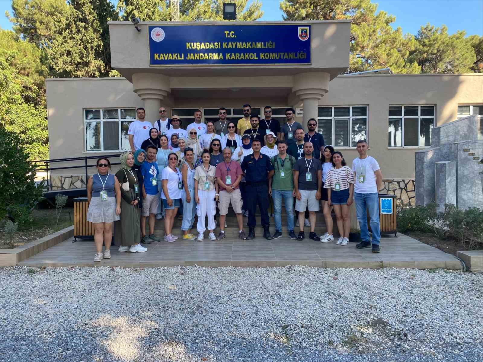 Kuşadası’nda öğretmenler doğayla buluştu