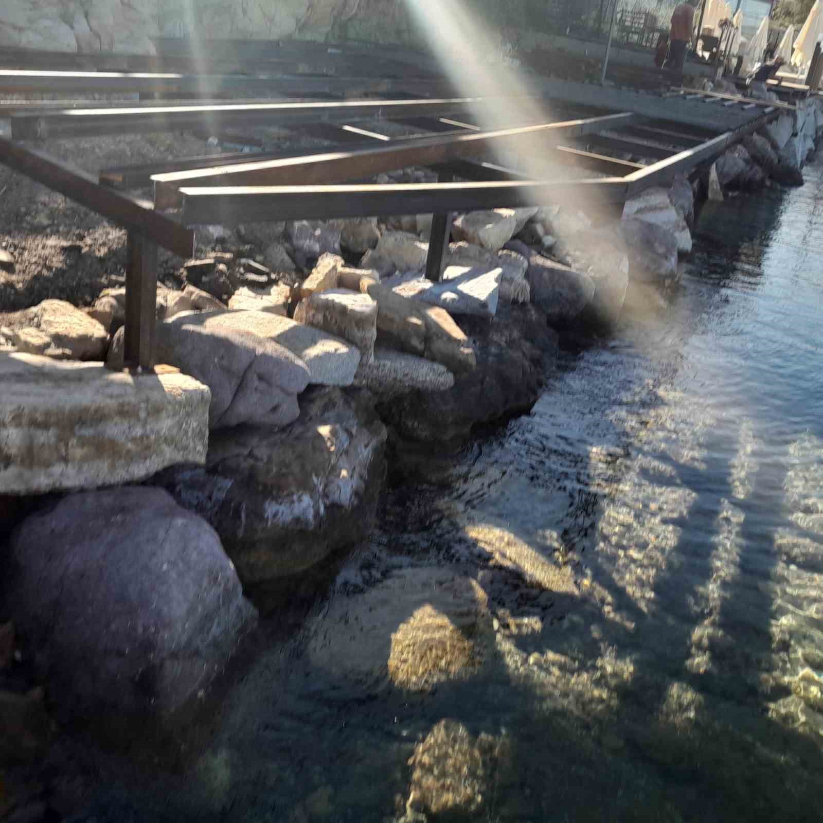 Burhaniye&rsquo;de Pelitk&ouml;y İ&ccedil;meler Sahili sakinleri kıyı işgaline tepkili
