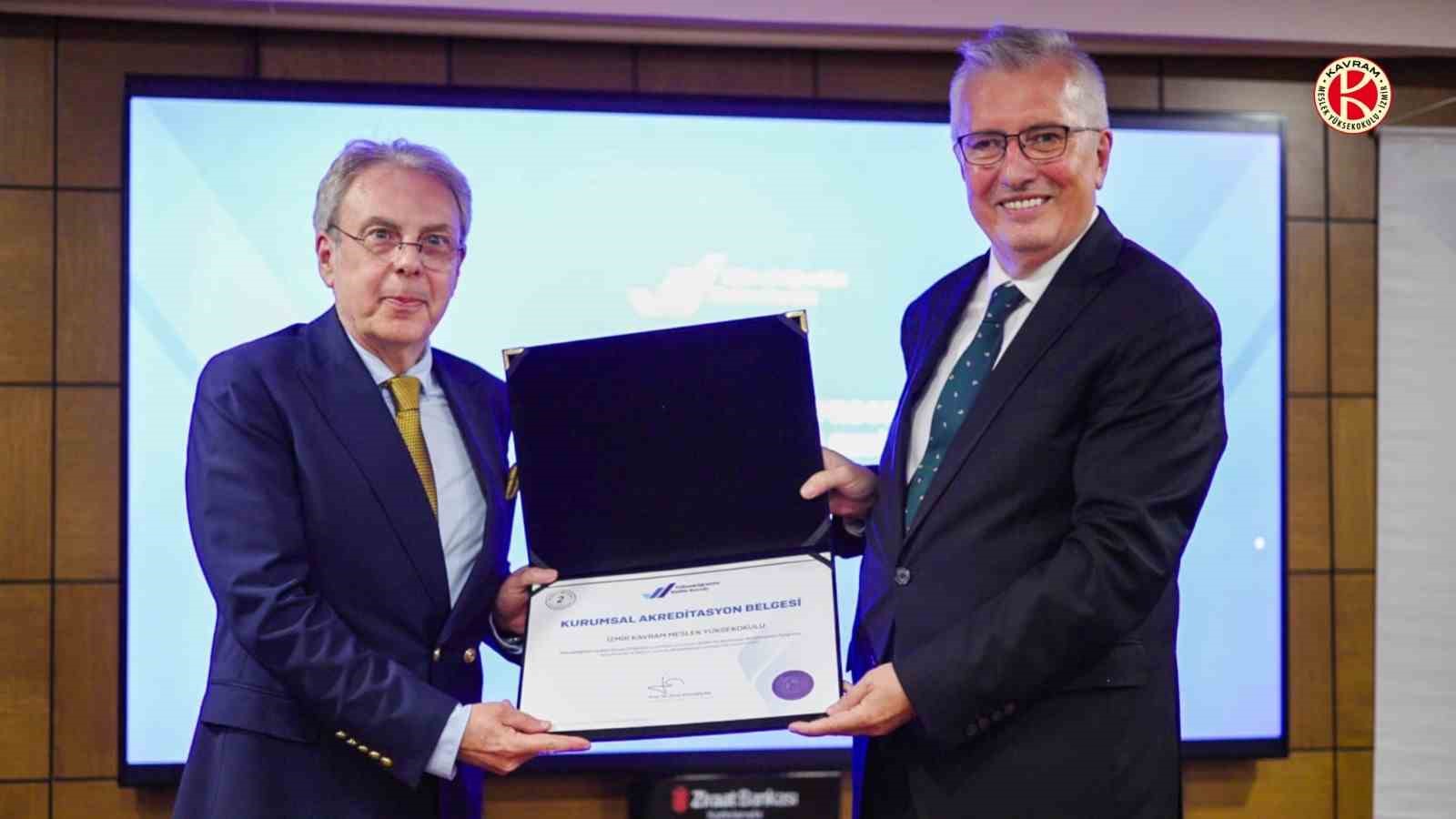 İzmir Kavram, YÖKAK’tan ‘Kurumsal Akreditasyon’ alan ilk MYO oldu