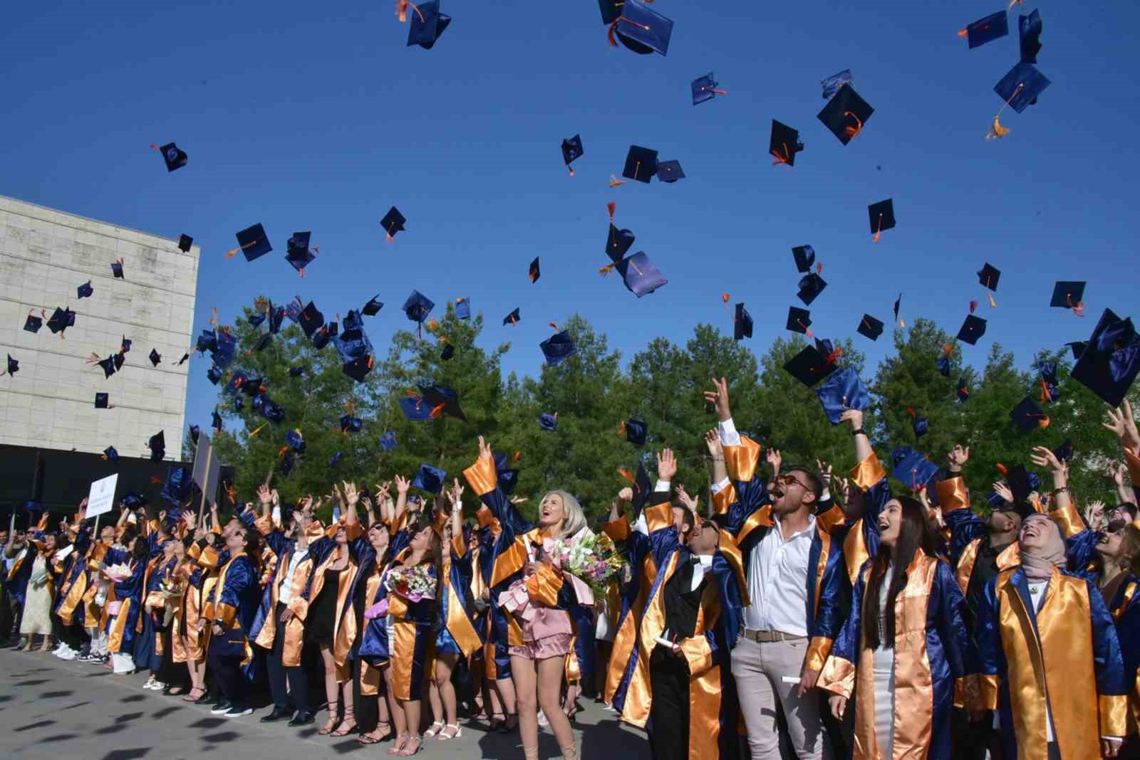 MSKÜ İİBF’de mezuniyet coşkusu