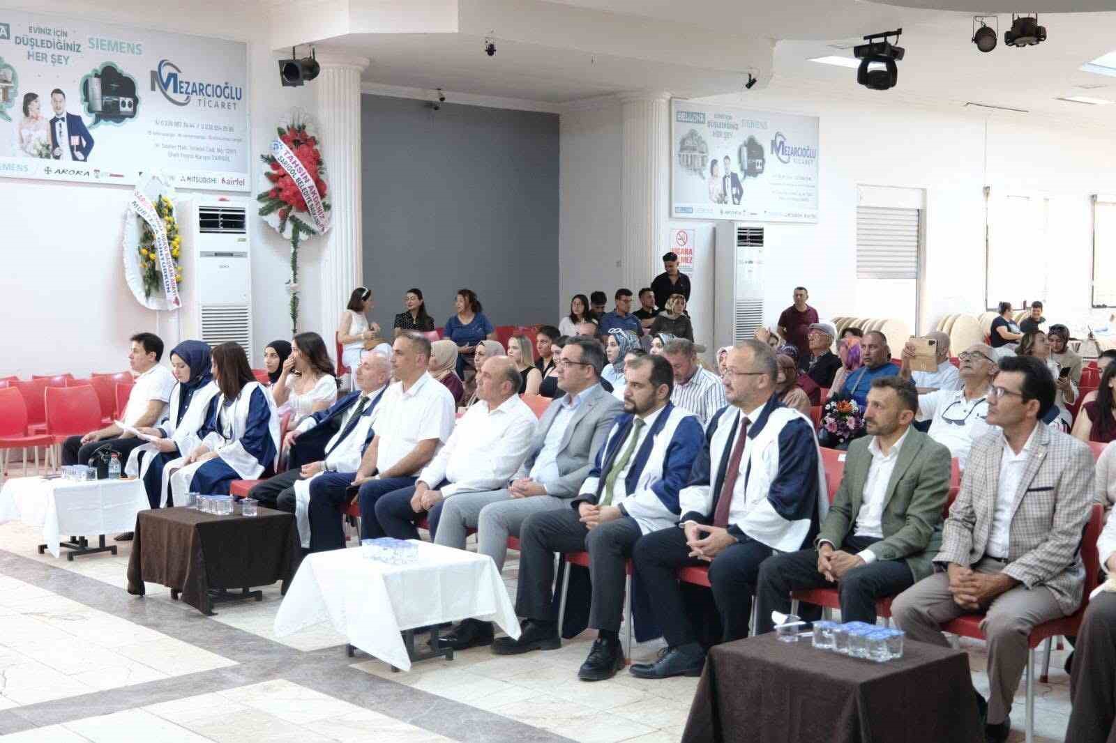 Sarıg&ouml;l MYO&rsquo;da mezuniyet coşkusu
