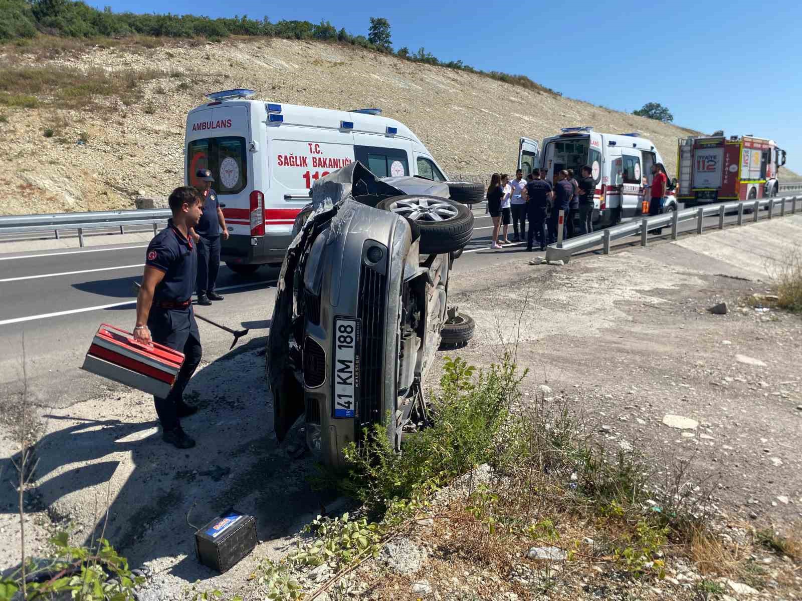 Takla atan otomobilden yara almadan kurtuldular
