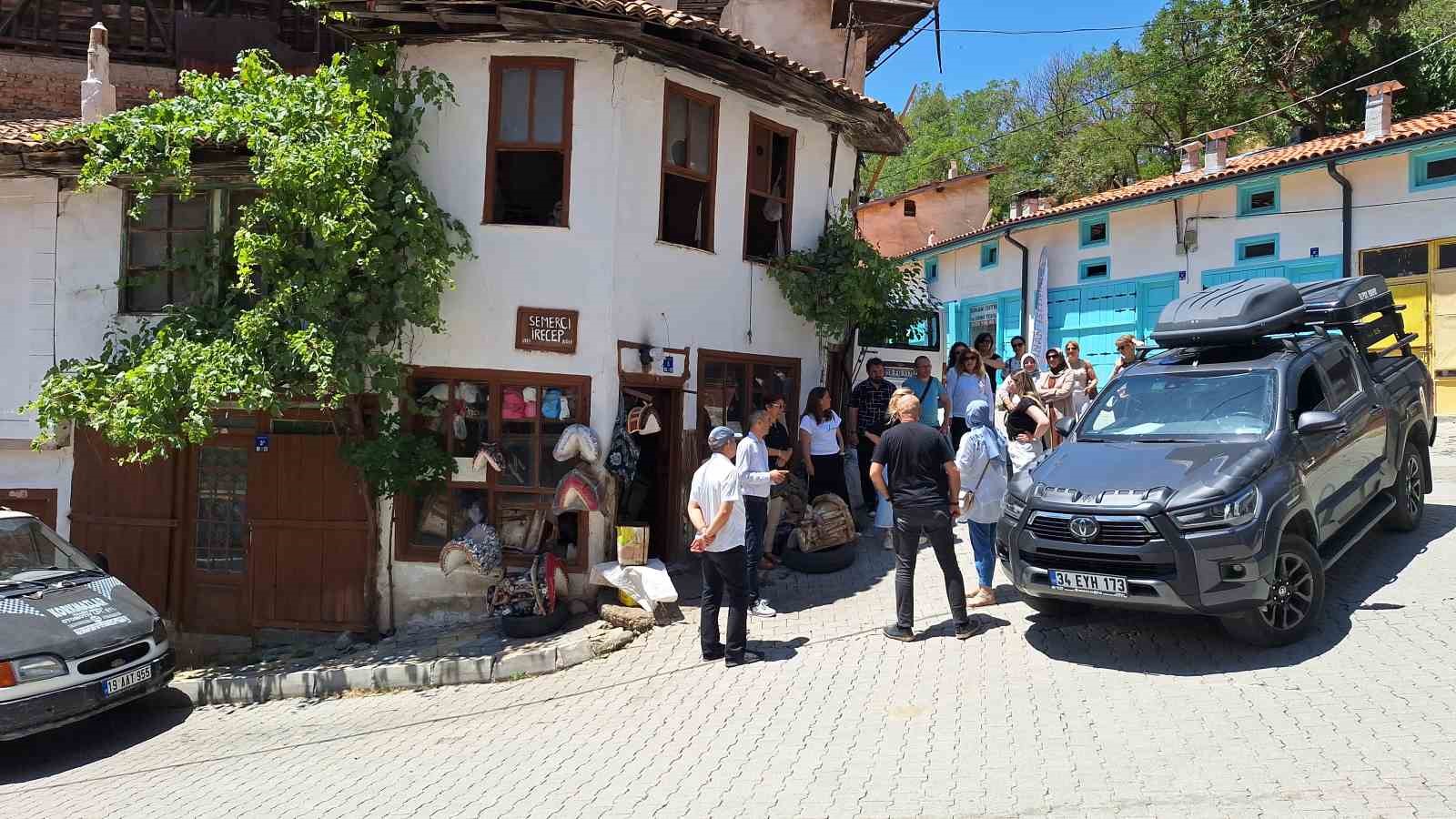 35 yıllık semer ustası teknolojiye meydan okuyor
