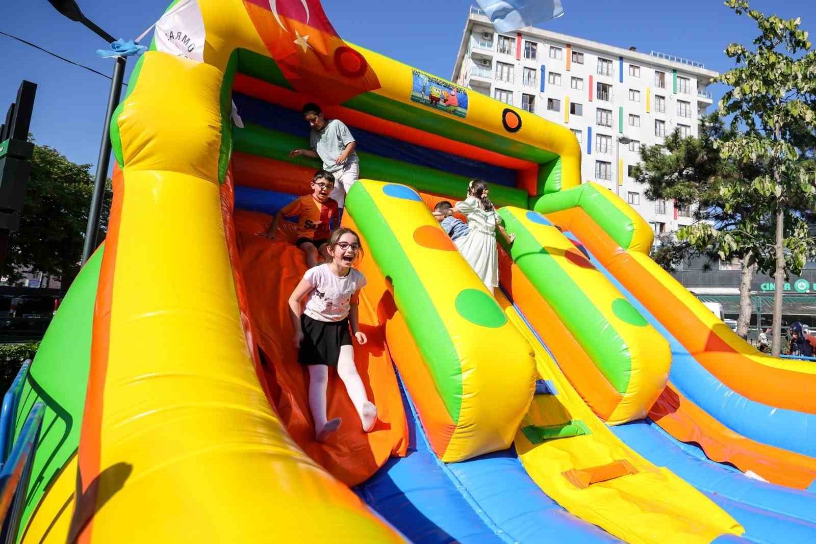 Ümraniye’nin parklarında yaz coşkusu: Çocuk festivali başladı