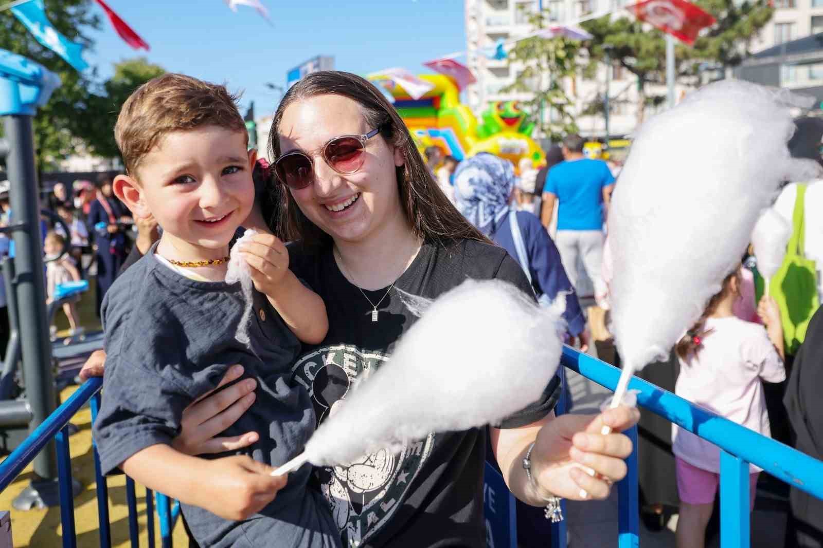 Ümraniye’nin parklarında yaz coşkusu: Çocuk festivali başladı
