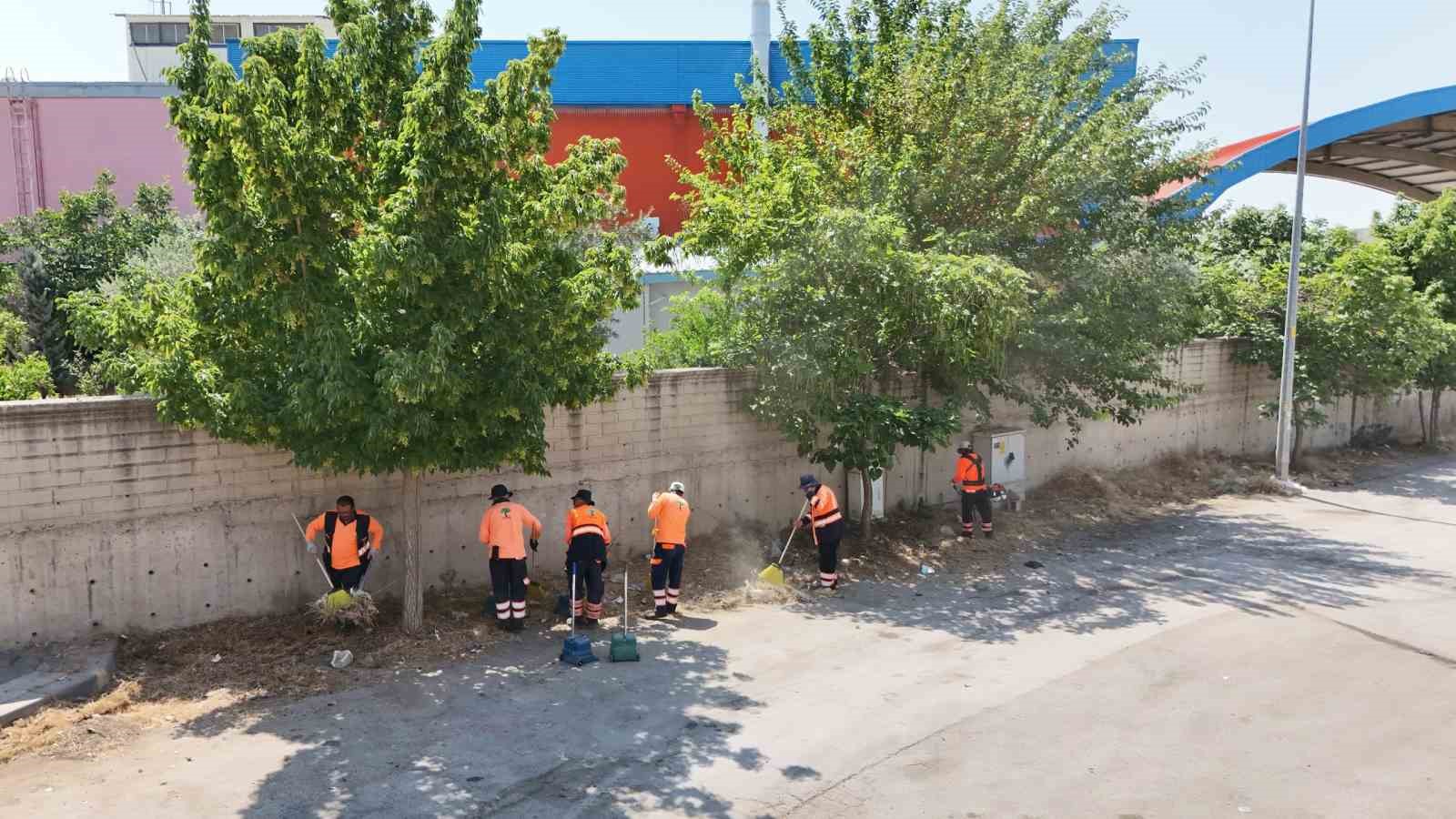 Şehitkamil’den Sanayi Mahallesi’nde detaylı temizlik