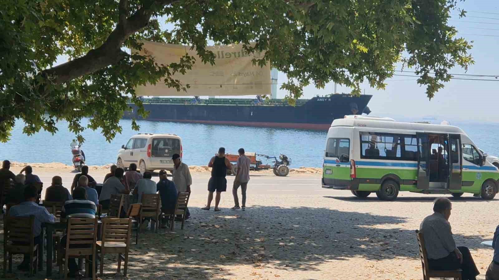 Karaya oturan gemiyi kurtarma &ccedil;alışmaları s&uuml;r&uuml;yor
