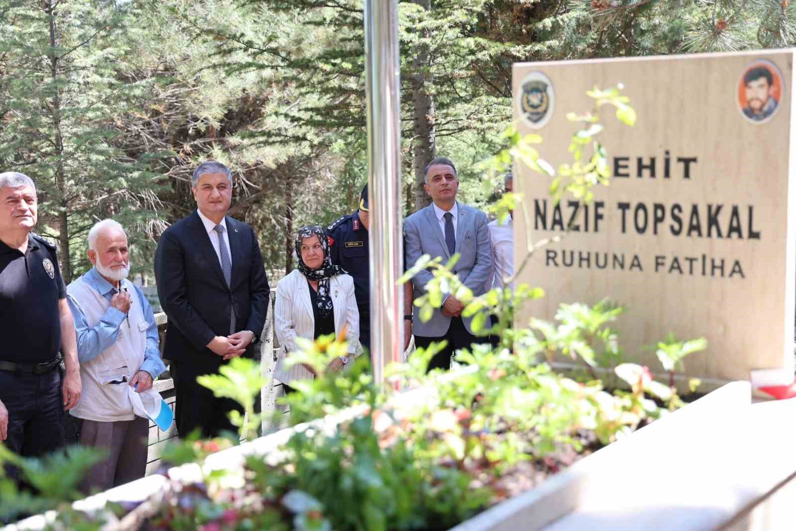 Şehit polis memuru Topsakal kabri başında dualarla anıldı