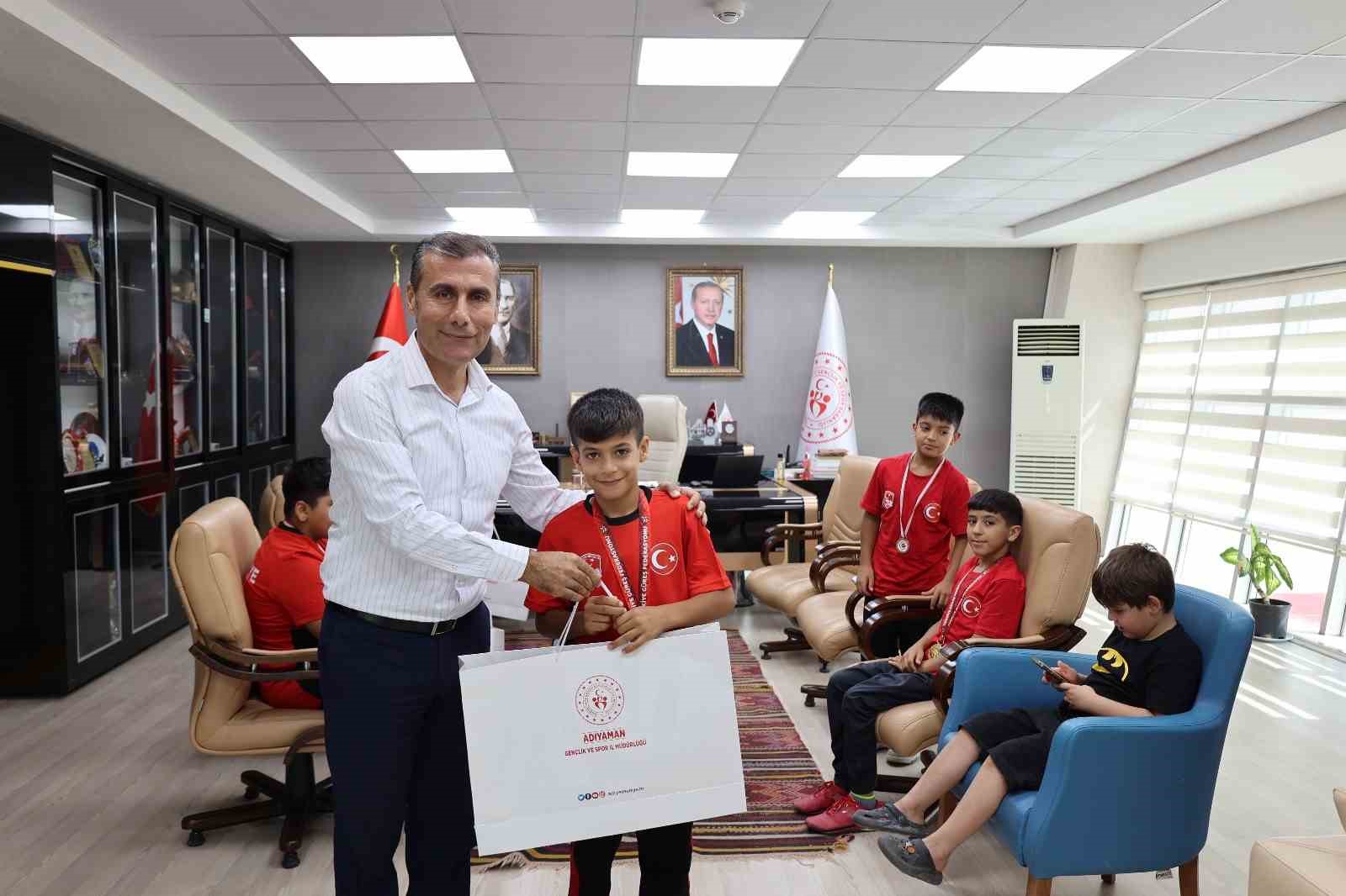 Adıyamanlı Güreşçiler Türkiye Şampiyonasından madalyalarla döndü