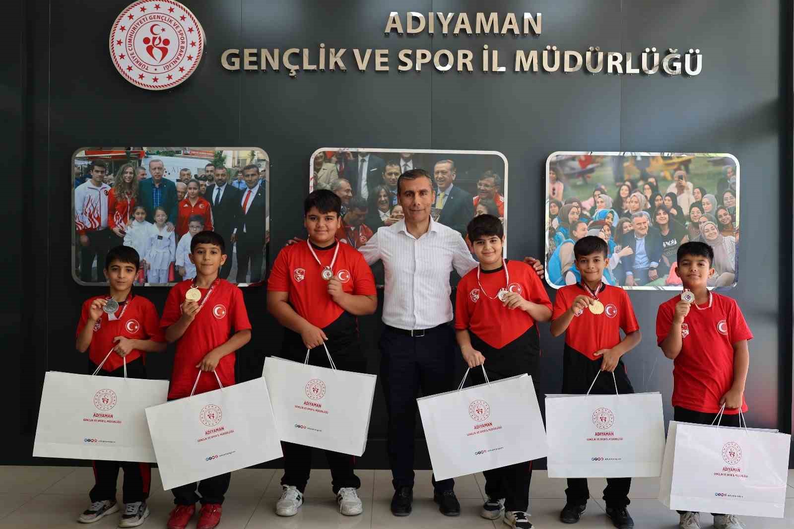 Adyamanl Greiler Trkiye ampiyonasndan madalyalarla dnd
