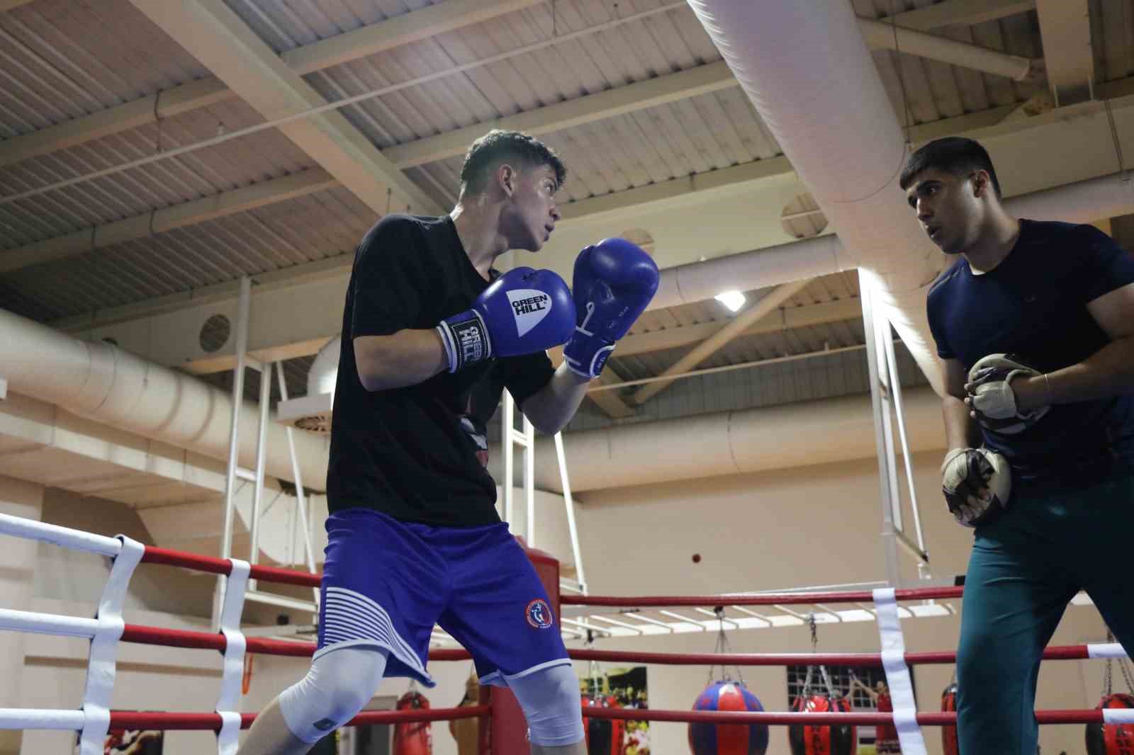 Karab&uuml;kl&uuml; iki gence milli takım daveti
